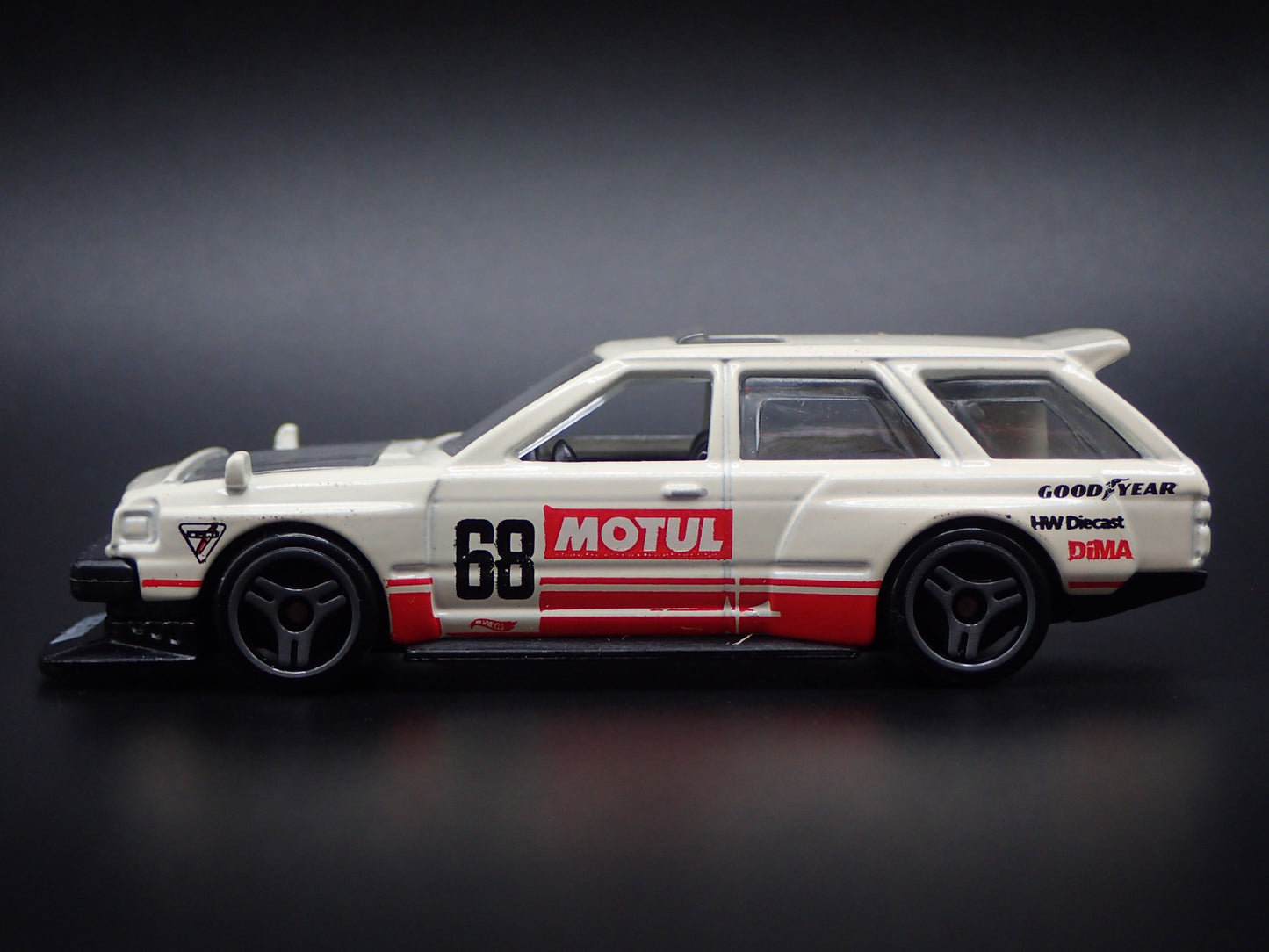 NISSAN MAXIMA DRIFT WAGON WHITE 1:64 SCALE COLLECTIBLE DIORAMA DIECAST MODEL CAR