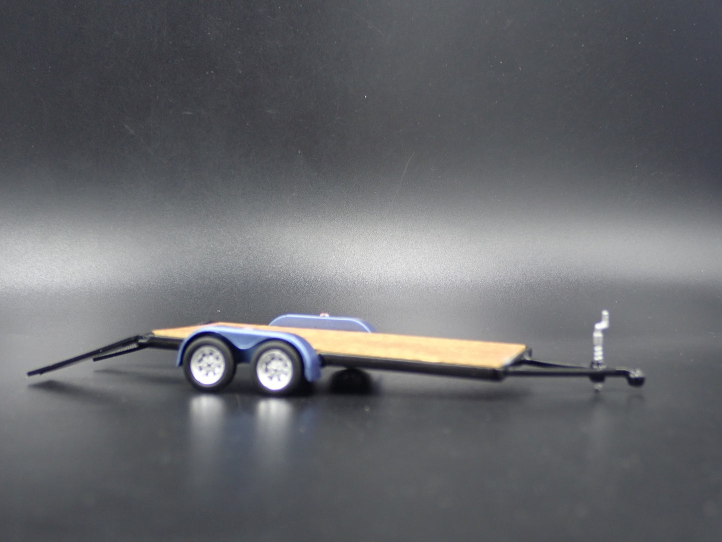 OPEN FLATBED CAR TRAILER w/ LOADING RAMPS RARE 1:64 SCALE LIMITED DIECAST MODEL