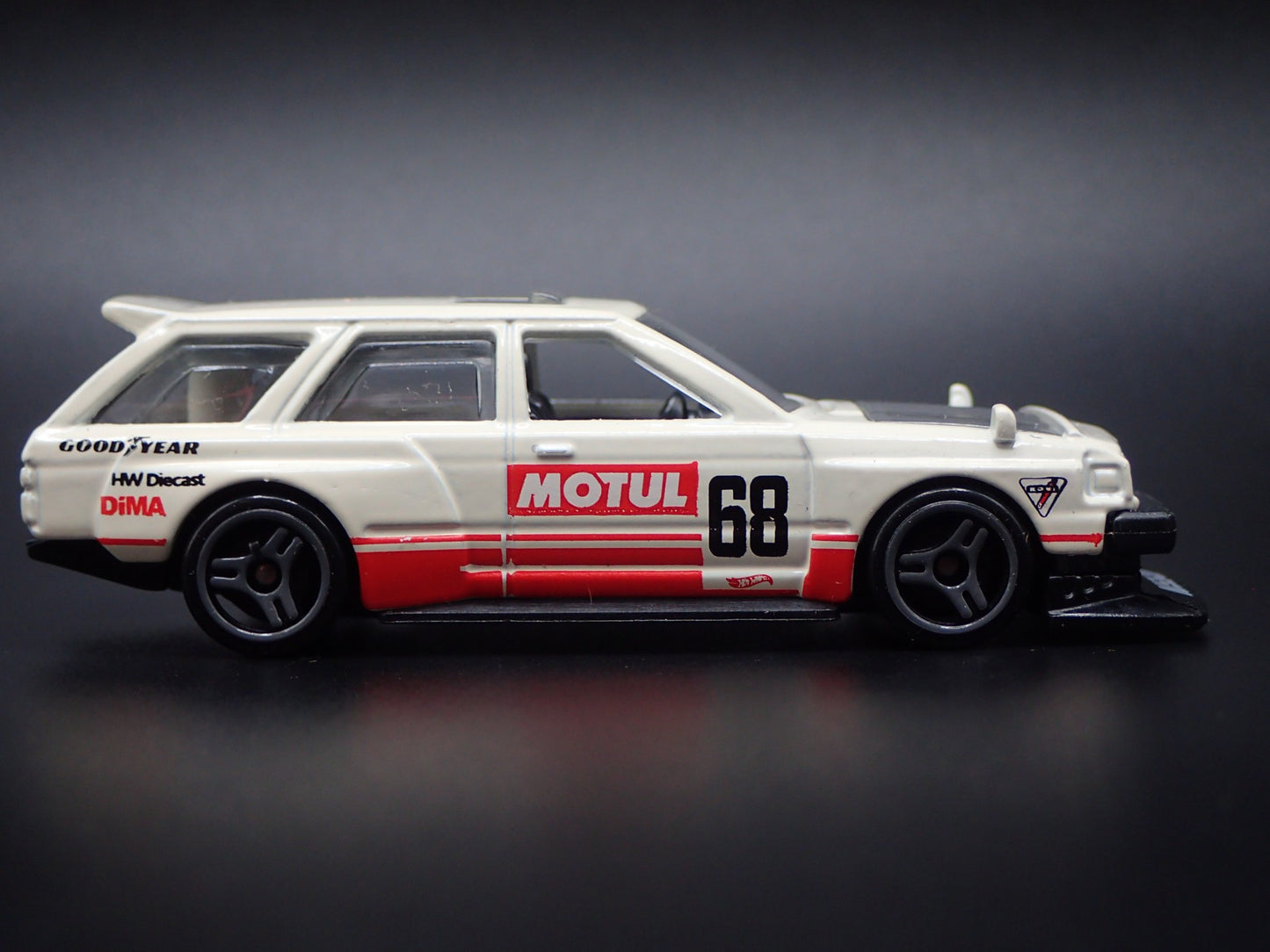 NISSAN MAXIMA DRIFT WAGON WHITE 1:64 SCALE COLLECTIBLE DIORAMA DIECAST MODEL CAR