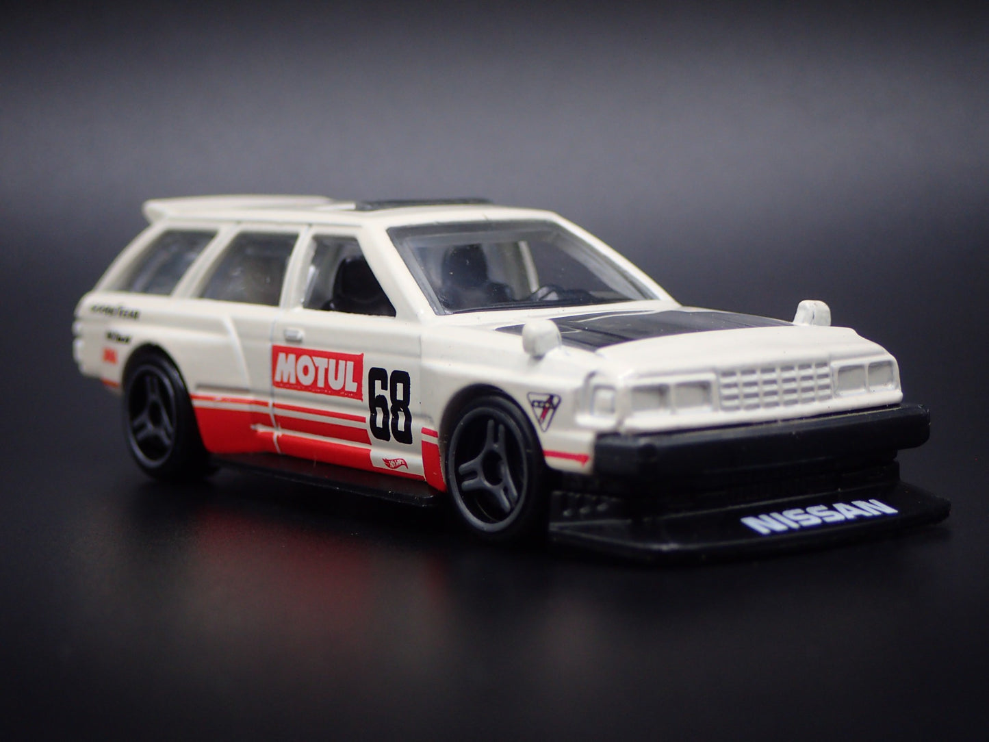 NISSAN MAXIMA DRIFT WAGON WHITE 1:64 SCALE COLLECTIBLE DIORAMA DIECAST MODEL CAR