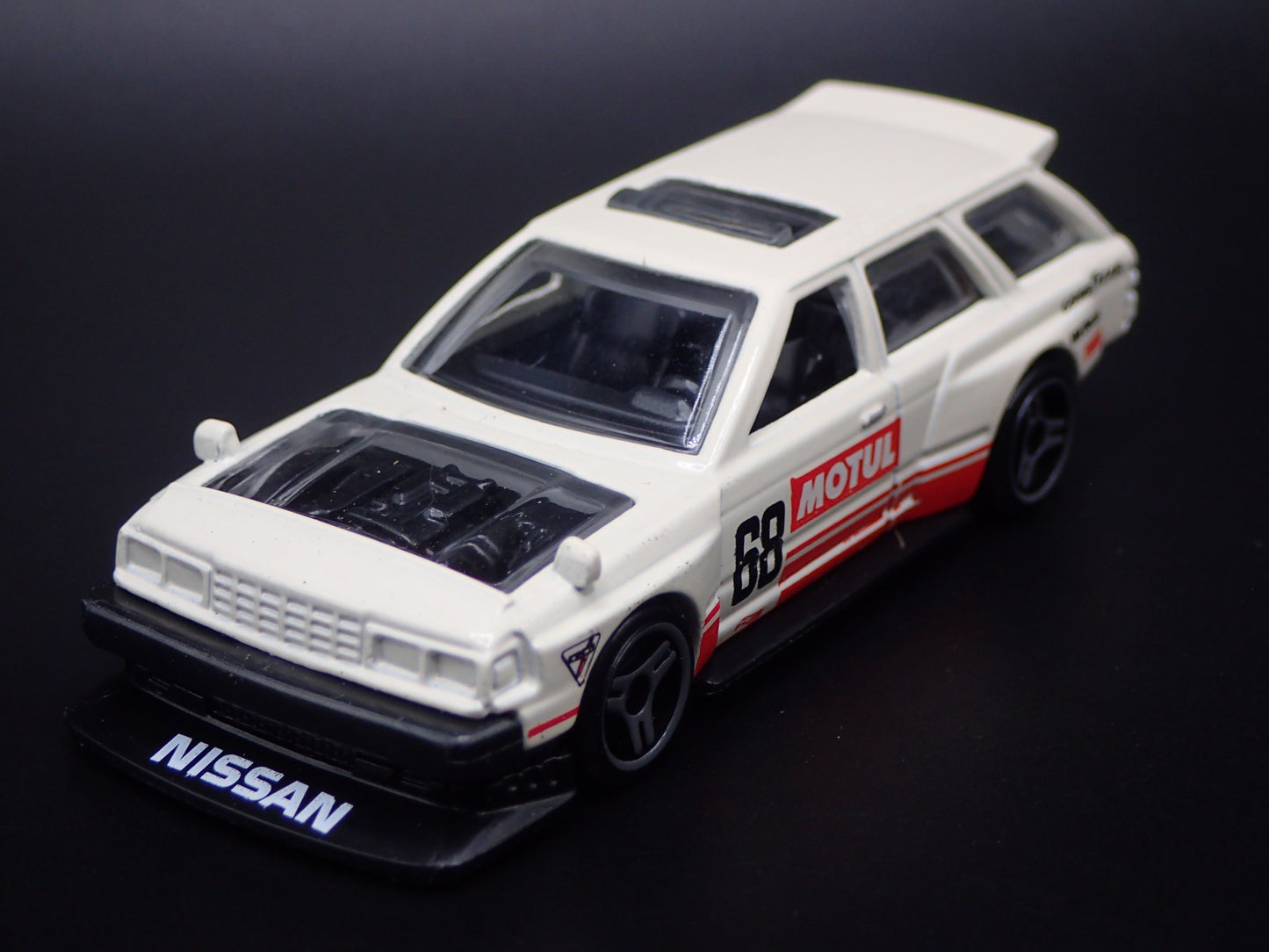 NISSAN MAXIMA DRIFT WAGON WHITE 1:64 SCALE COLLECTIBLE DIORAMA DIECAST MODEL CAR
