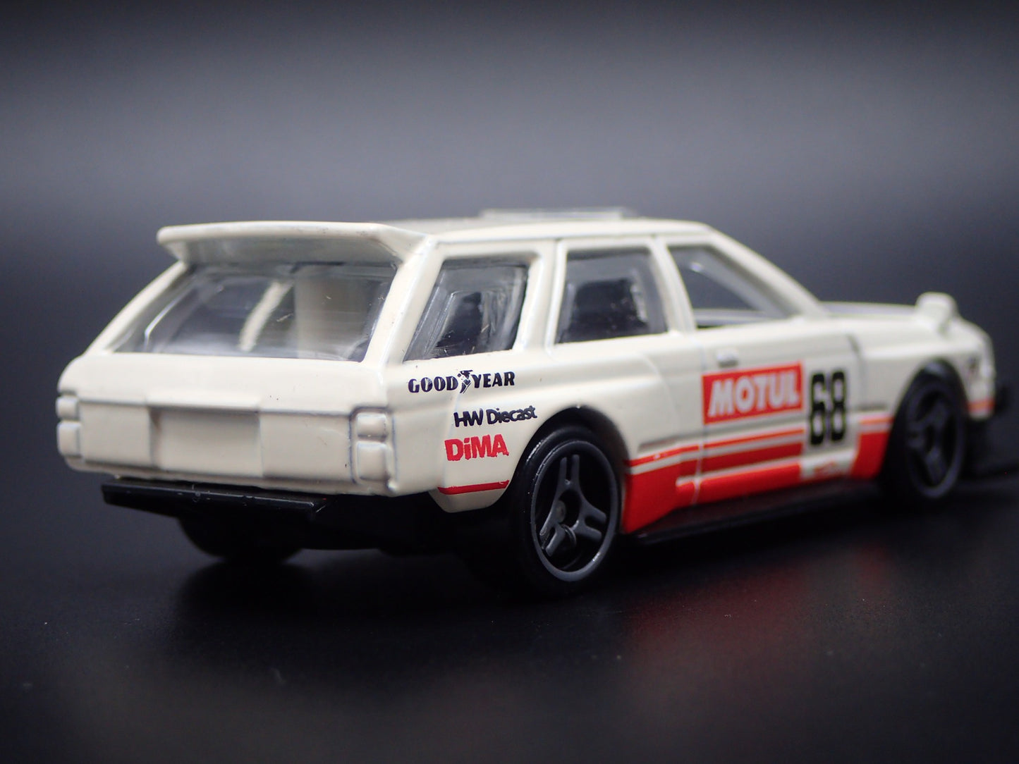 NISSAN MAXIMA DRIFT WAGON WHITE 1:64 SCALE COLLECTIBLE DIORAMA DIECAST MODEL CAR