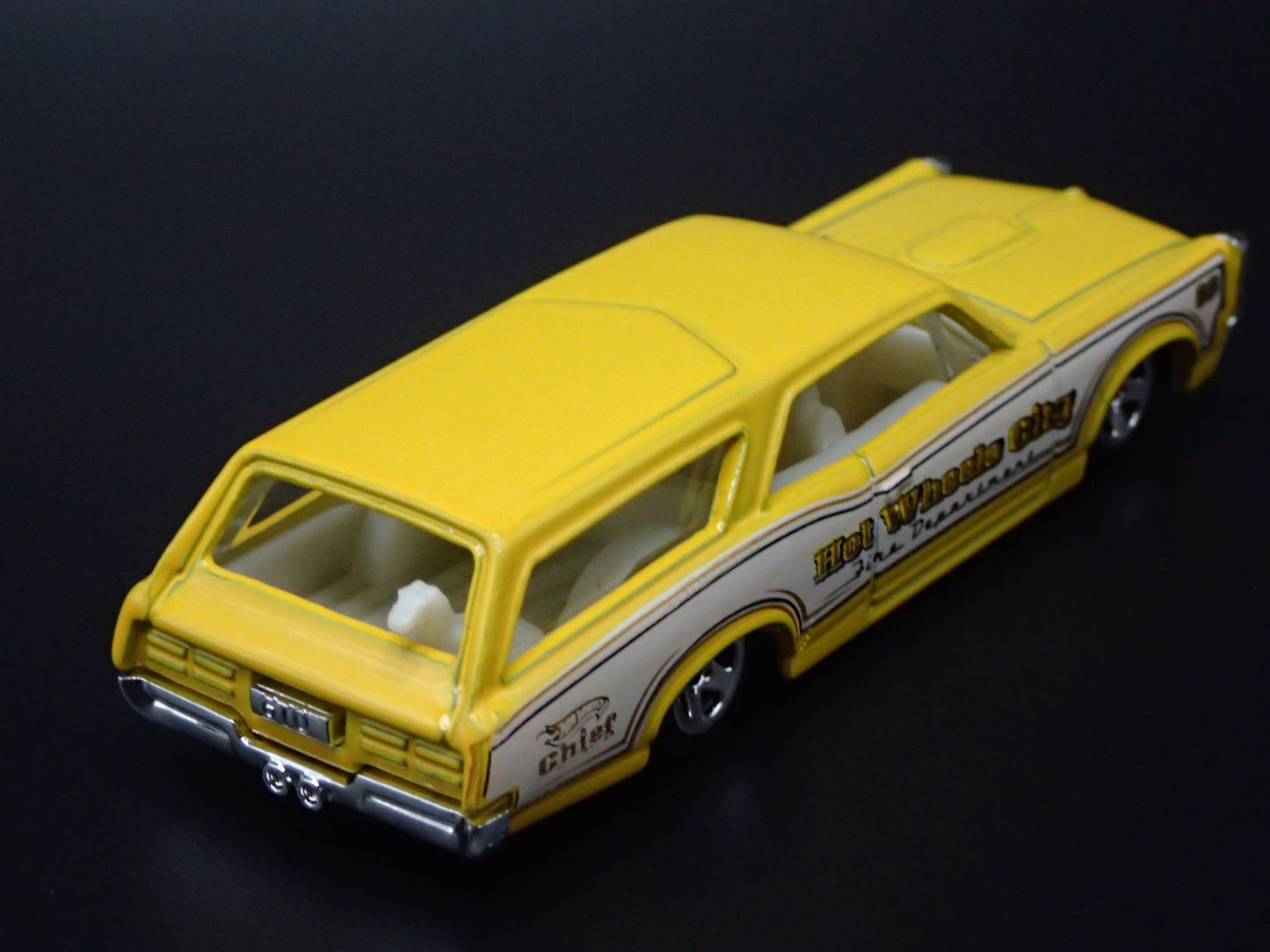 1966 66 PONTIAC GTO STATION WAGON YELLOW 1/64 SCALE DIORAMA DIECAST MODEL CAR