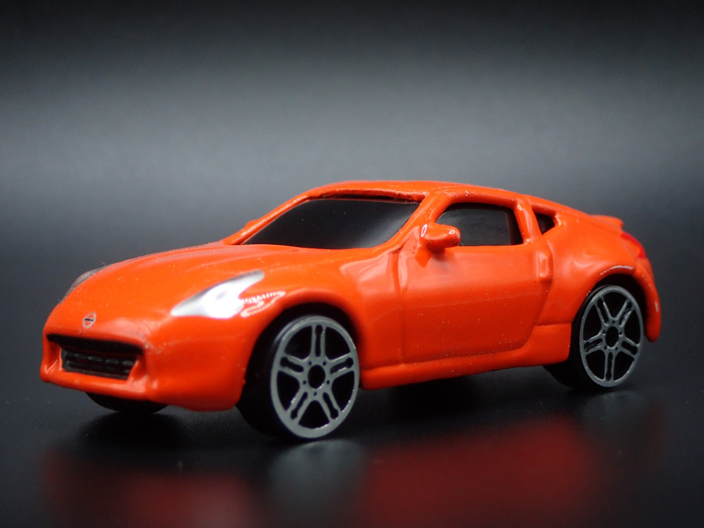2009-2020 NISSAN 370Z ORANGE 1:64 SCALE COLLECTIBLE DIORAMA DIECAST MODEL CAR