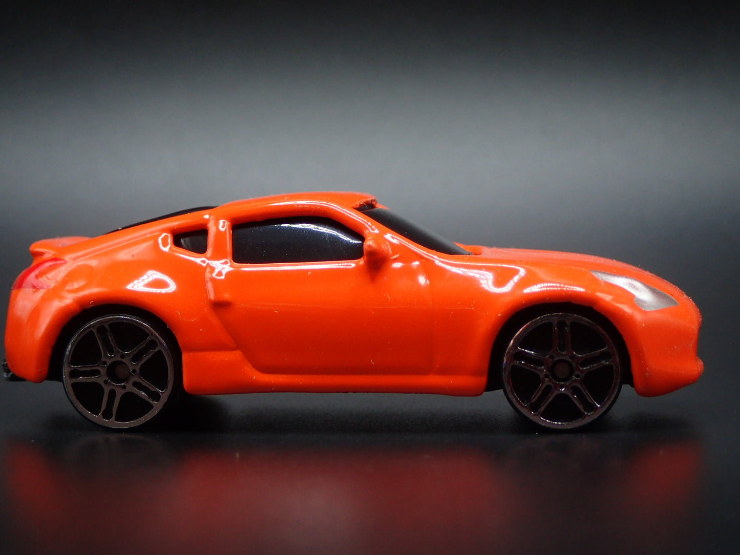 2009-2020 NISSAN 370Z ORANGE 1:64 SCALE COLLECTIBLE DIORAMA DIECAST MODEL CAR