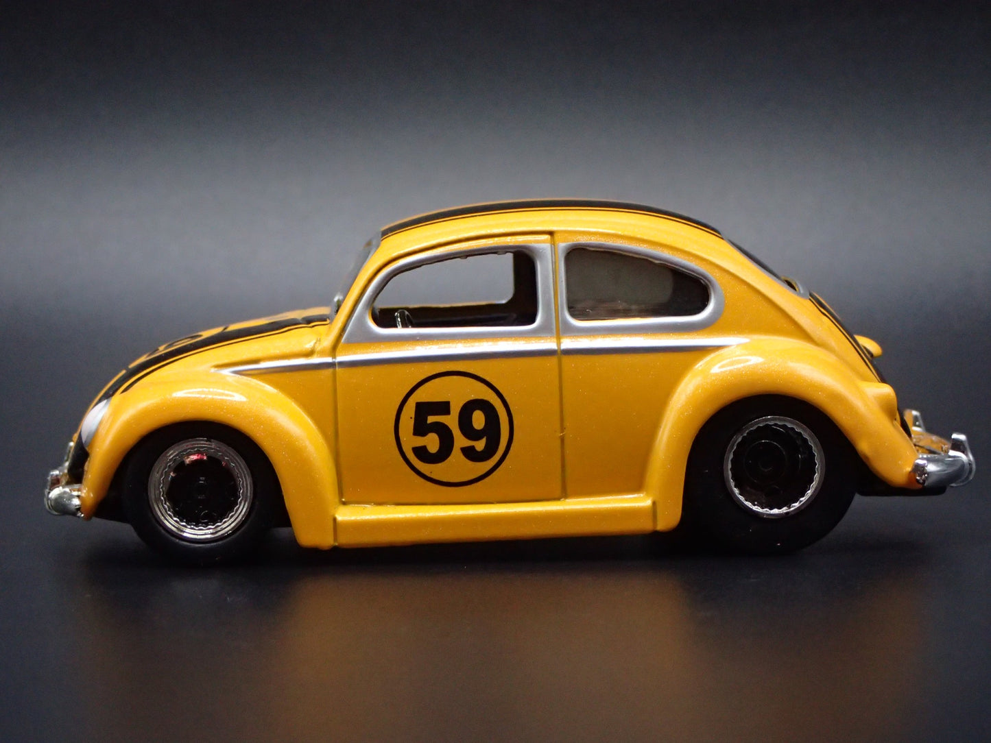 1950- 1959 VW VOLKSWAGEN BEETLE BUG YELLOW 1:64 SCALE DIORAMA DIECAST MODEL CAR