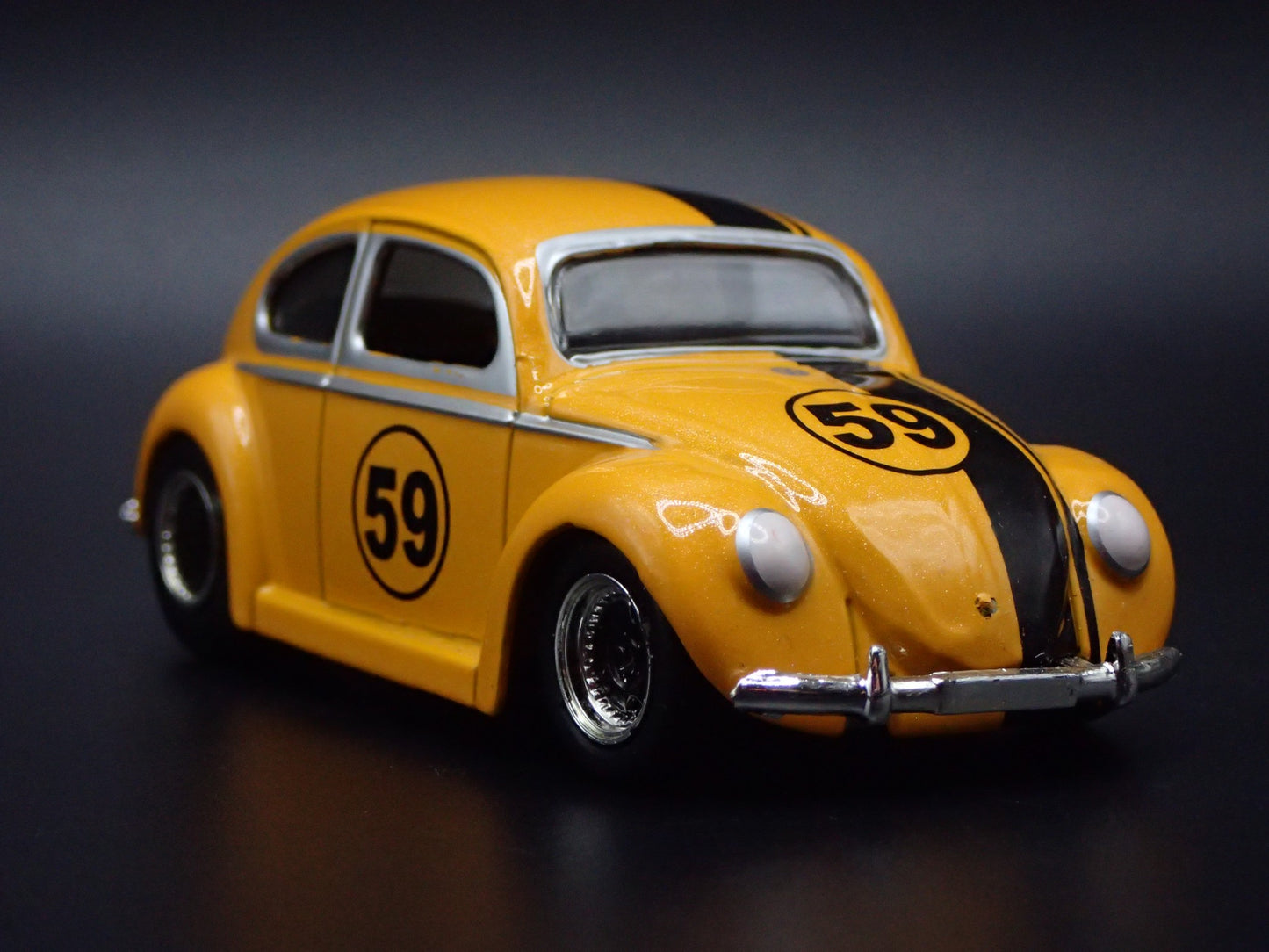 1950- 1959 VW VOLKSWAGEN BEETLE BUG YELLOW 1:64 SCALE DIORAMA DIECAST MODEL CAR