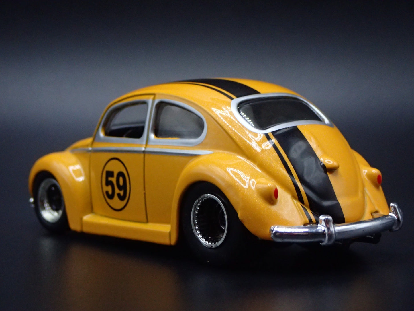 1950- 1959 VW VOLKSWAGEN BEETLE BUG YELLOW 1:64 SCALE DIORAMA DIECAST MODEL CAR