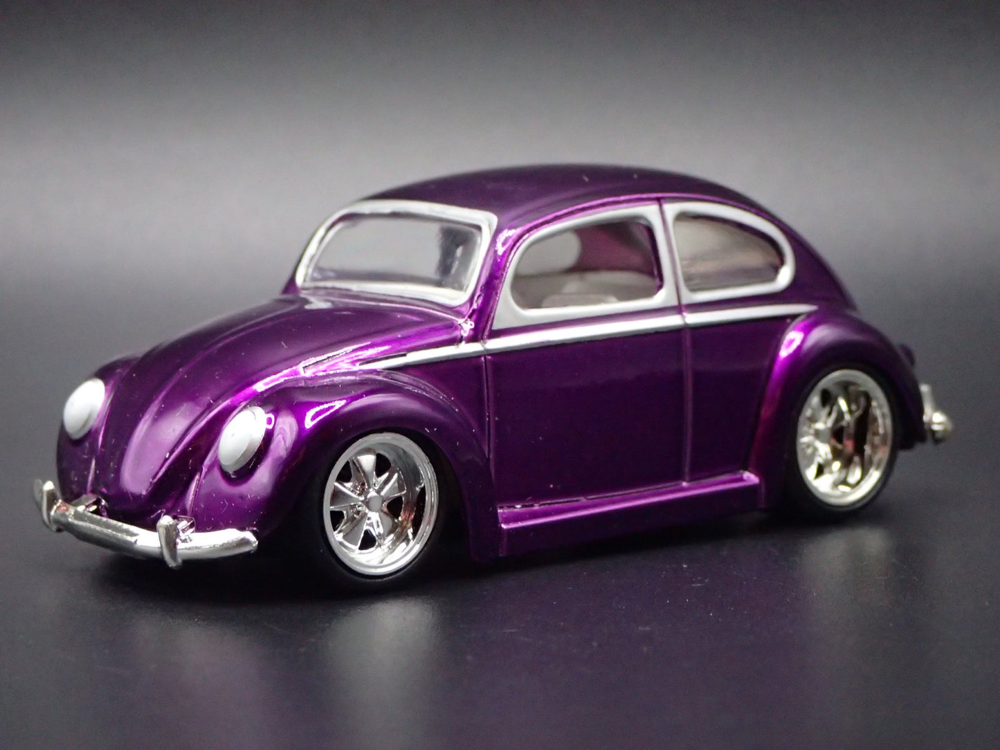 1950- 1959 VW VOLKSWAGEN BEETLE BUG PURPLE 1:64 SCALE DIORAMA DIECAST MODEL CAR