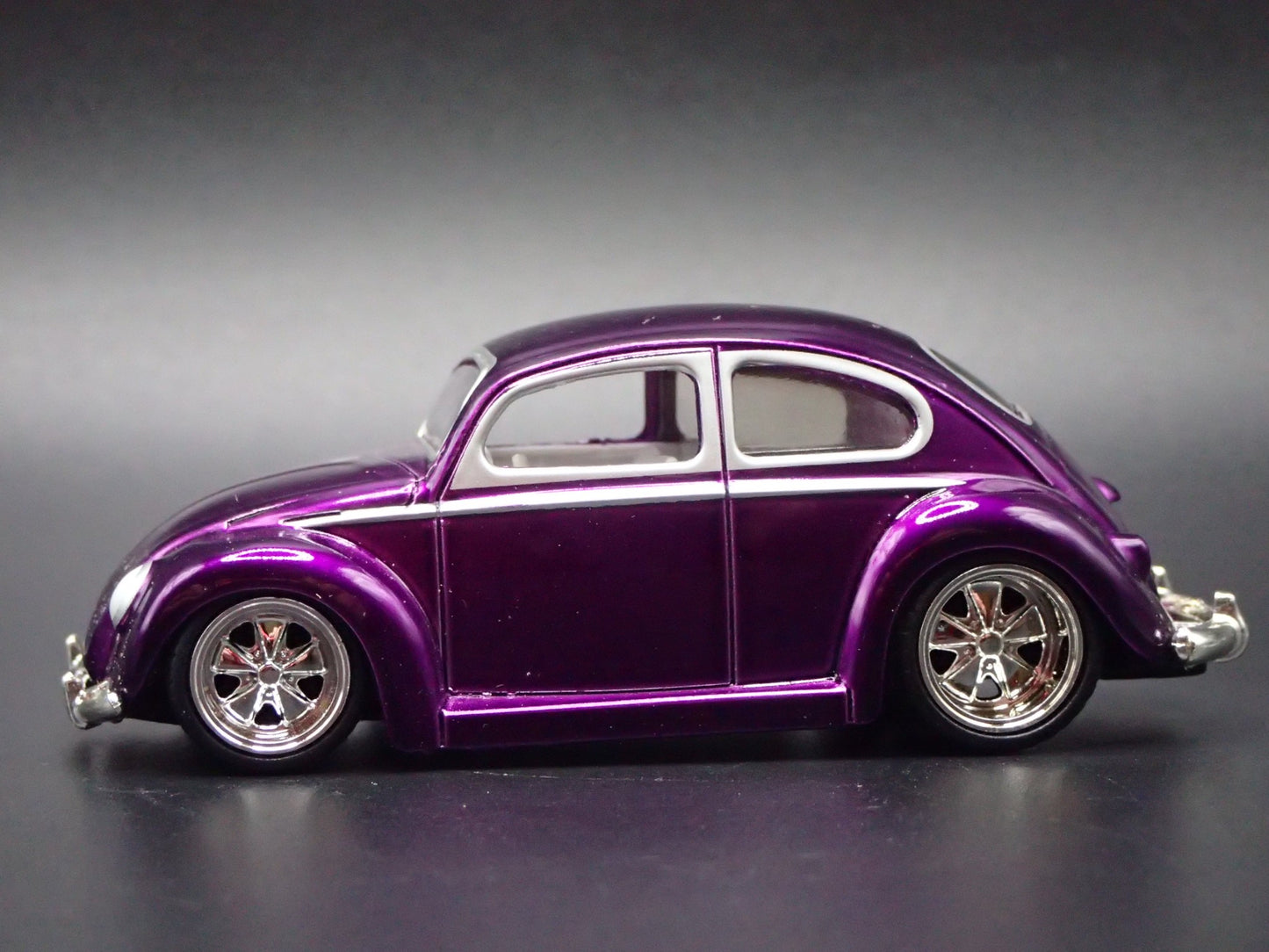 1950- 1959 VW VOLKSWAGEN BEETLE BUG PURPLE 1:64 SCALE DIORAMA DIECAST MODEL CAR