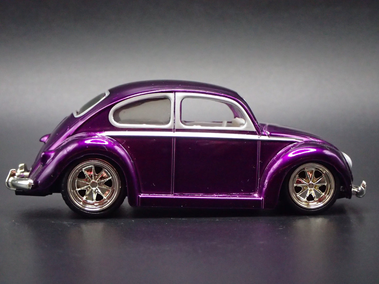 1950- 1959 VW VOLKSWAGEN BEETLE BUG PURPLE 1:64 SCALE DIORAMA DIECAST MODEL CAR