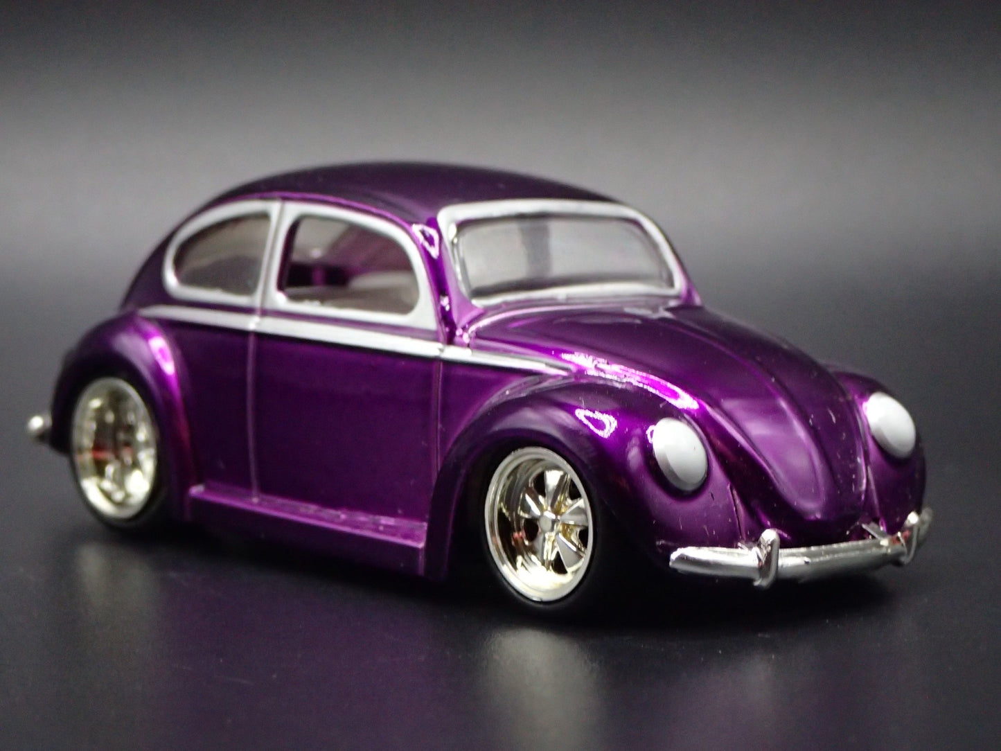 1950- 1959 VW VOLKSWAGEN BEETLE BUG PURPLE 1:64 SCALE DIORAMA DIECAST MODEL CAR