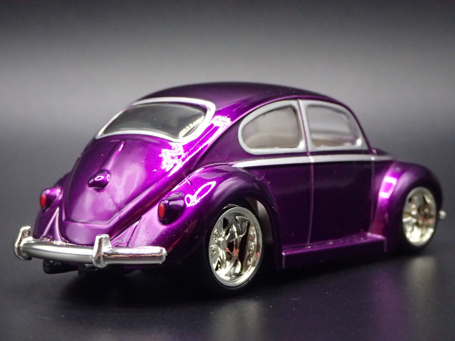 1950- 1959 VW VOLKSWAGEN BEETLE BUG PURPLE 1:64 SCALE DIORAMA DIECAST MODEL CAR