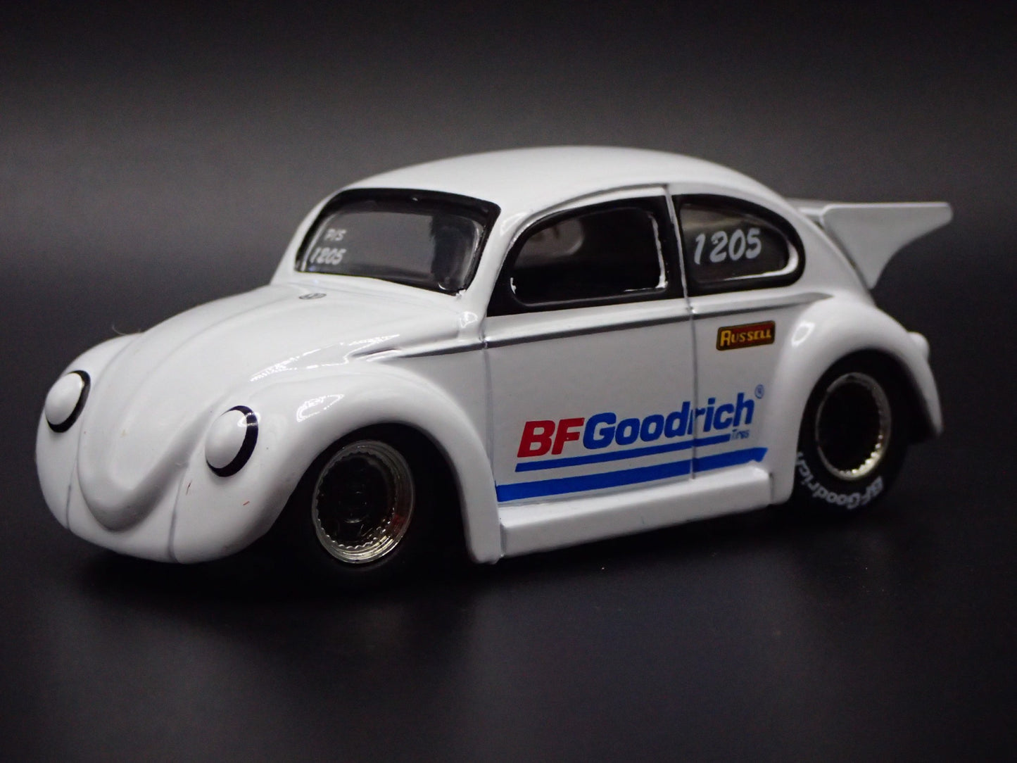 1950- 1959 VW VOLKSWAGEN BEETLE BUG WHITE 1:64 SCALE DIORAMA DIECAST MODEL CAR