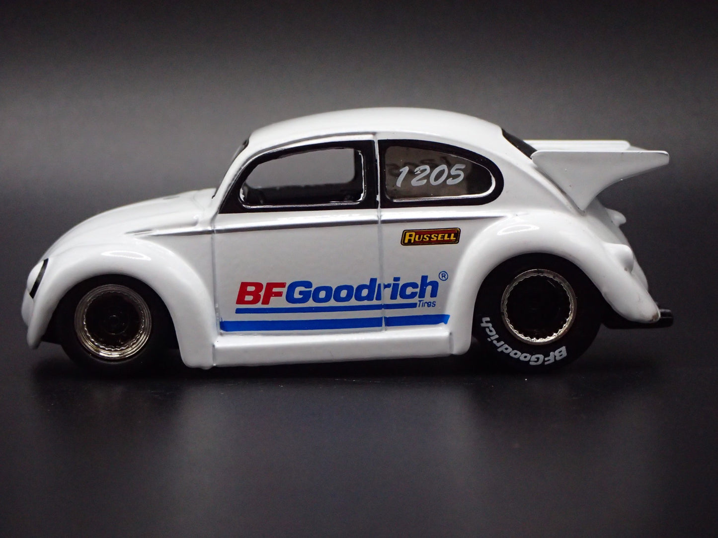 1950- 1959 VW VOLKSWAGEN BEETLE BUG WHITE 1:64 SCALE DIORAMA DIECAST MODEL CAR