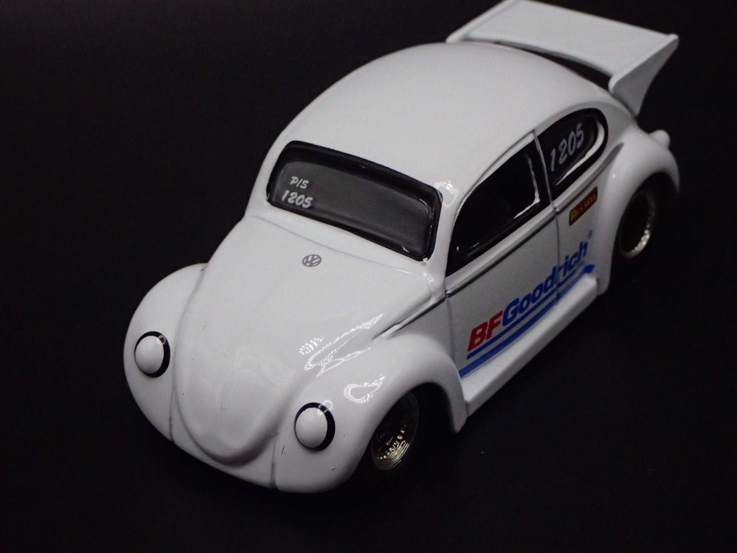 1950- 1959 VW VOLKSWAGEN BEETLE BUG WHITE 1:64 SCALE DIORAMA DIECAST MODEL CAR
