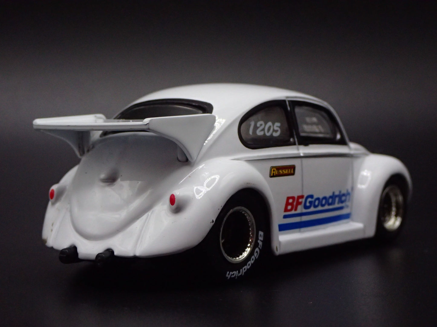 1950- 1959 VW VOLKSWAGEN BEETLE BUG WHITE 1:64 SCALE DIORAMA DIECAST MODEL CAR
