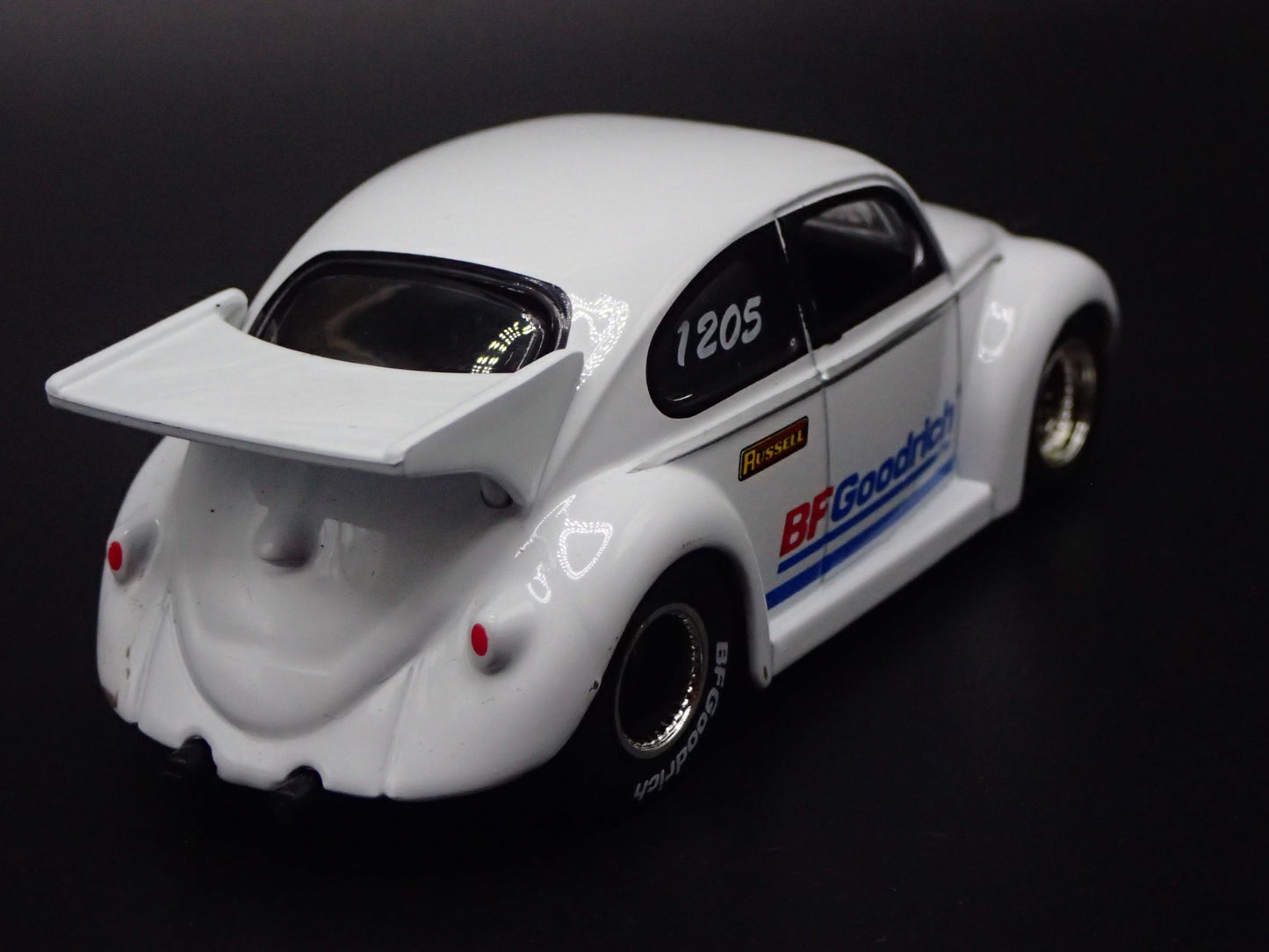 1950- 1959 VW VOLKSWAGEN BEETLE BUG WHITE 1:64 SCALE DIORAMA DIECAST MODEL CAR