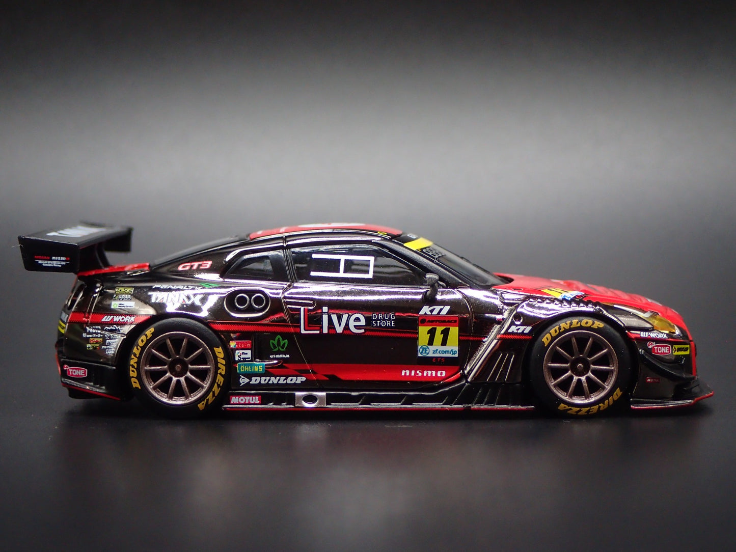 NISSAN GTR R35 NISMO GT3 #11 LIVE GAINER RACING 1:64 SCALE DIECAST MODEL CAR
