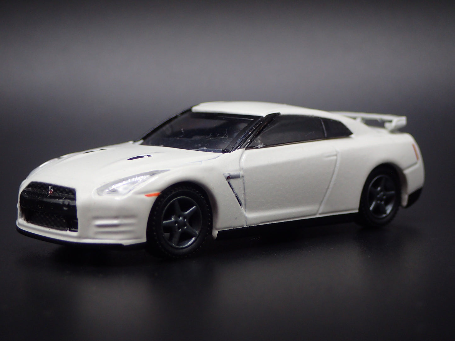 2007-2025 NISSAN SKYLINE GTR R35 WHITE 1:64 SCALE COLLECTIBLE DIECAST MODEL CAR