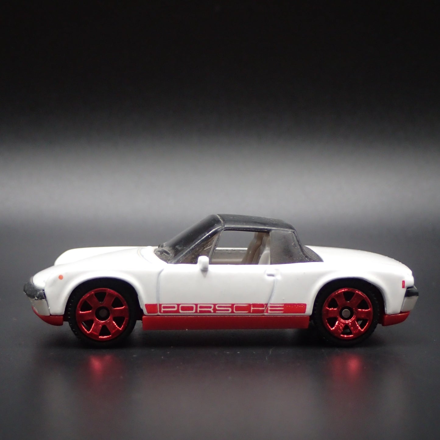 1969-1976 PORSCHE 914 WHITE 1:64 SCALE COLLECTIBLE DIORAMA DIECAST MODEL CAR
