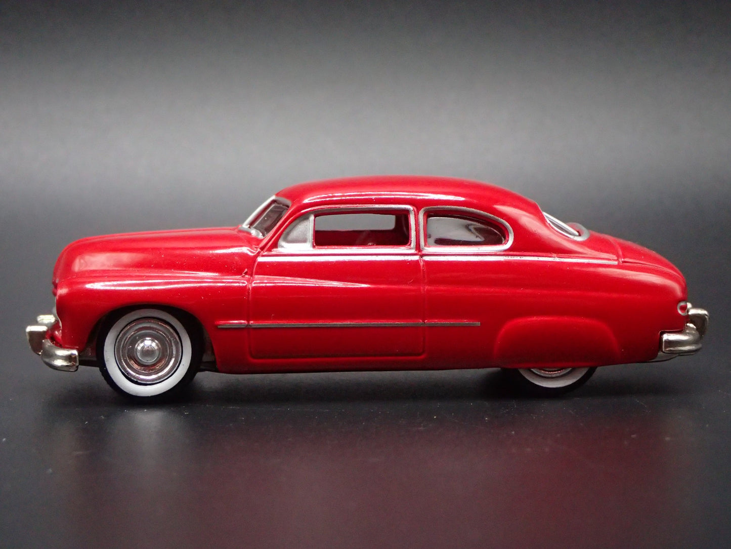 1949 49 MERCURY MERC COUPE RED 1:64 SCALE COLLECTIBLE DIORAMA DIECAST MODEL CAR