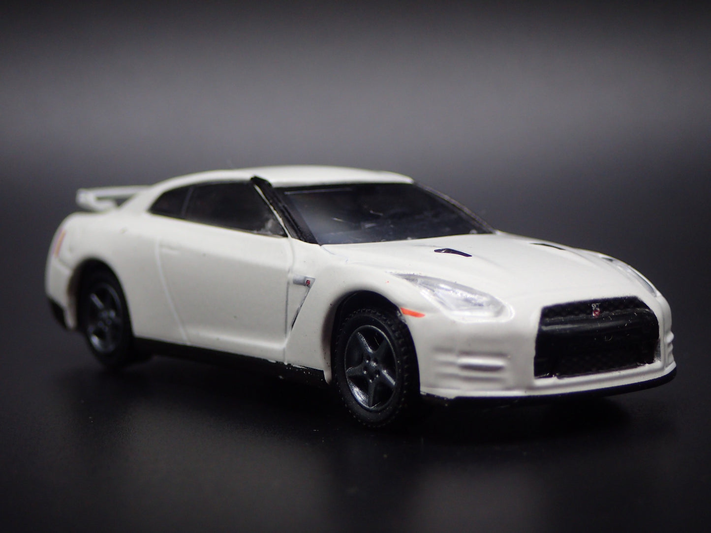 2007-2025 NISSAN SKYLINE GTR R35 WHITE 1:64 SCALE COLLECTIBLE DIECAST MODEL CAR
