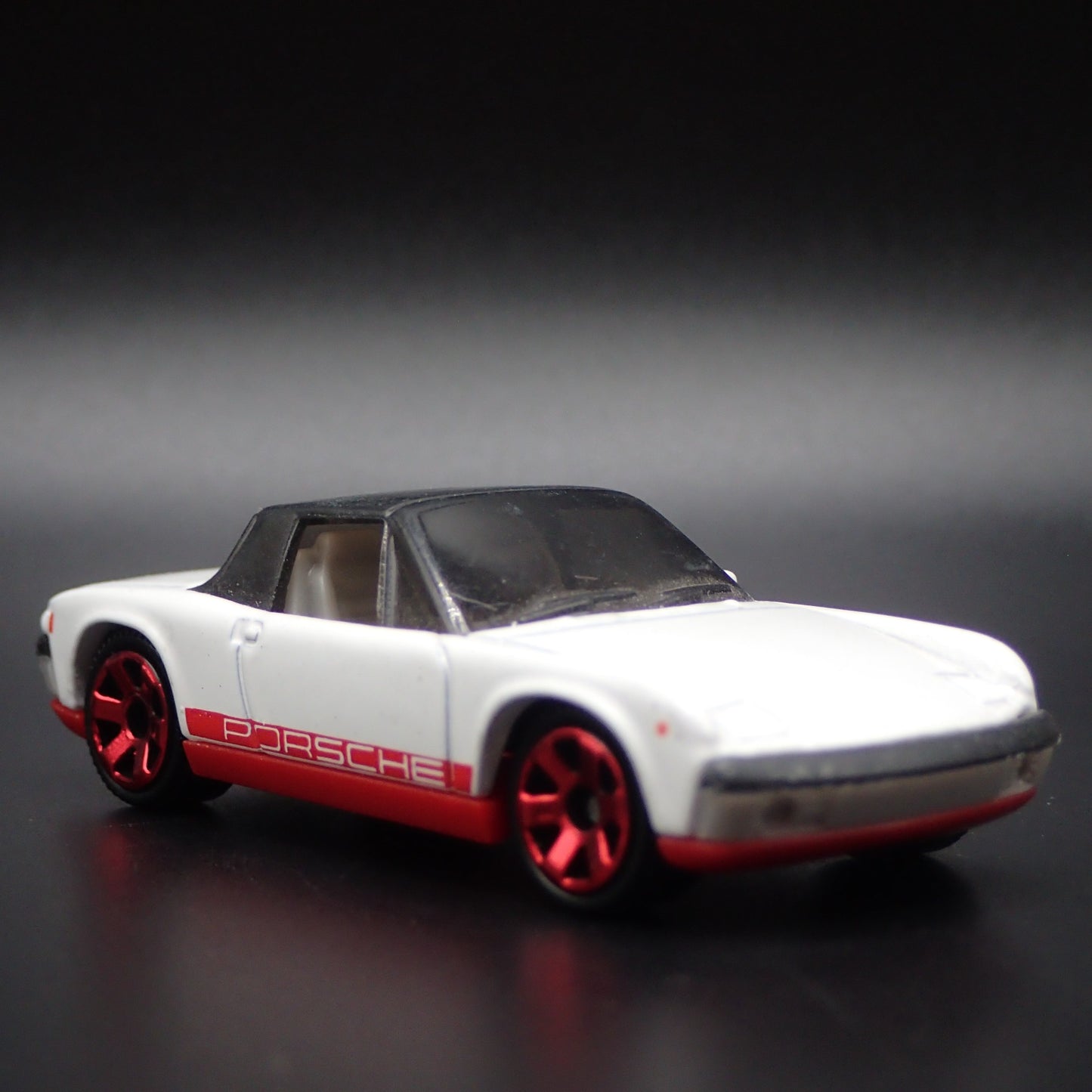 1969-1976 PORSCHE 914 WHITE 1:64 SCALE COLLECTIBLE DIORAMA DIECAST MODEL CAR