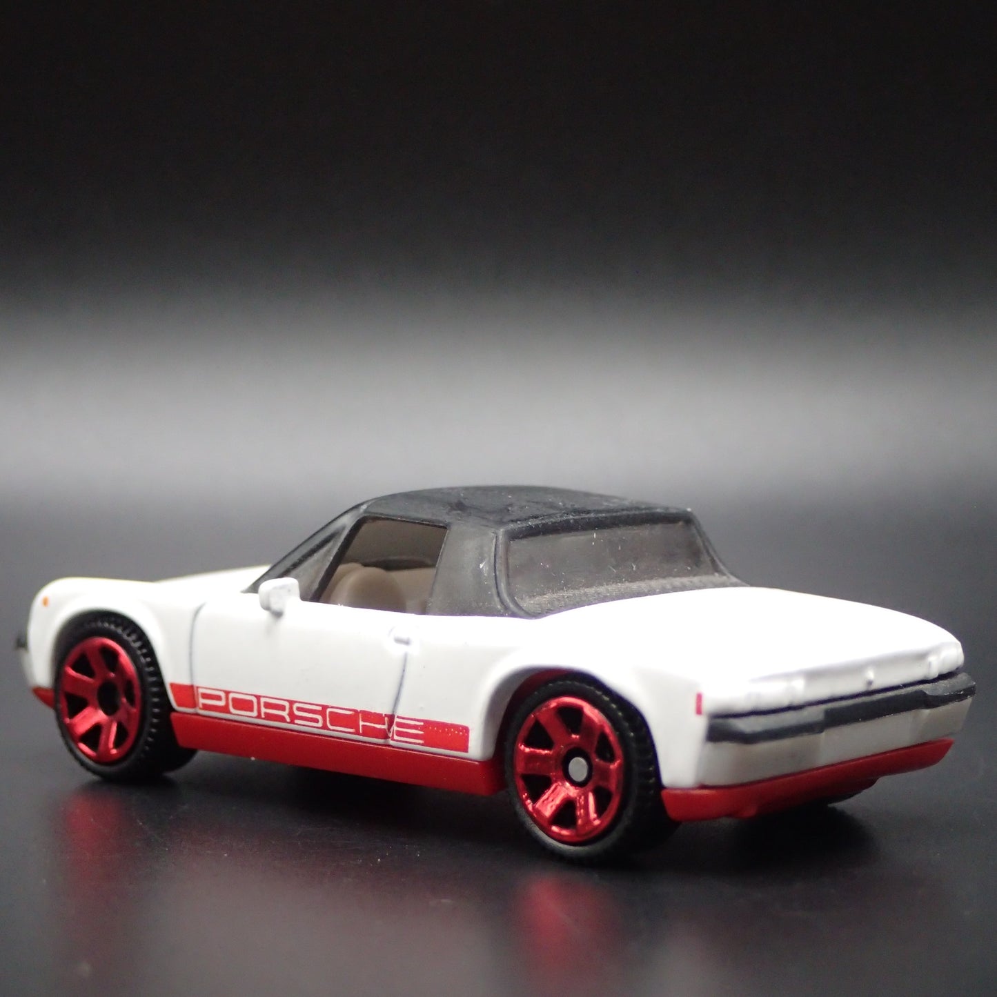 1969-1976 PORSCHE 914 WHITE 1:64 SCALE COLLECTIBLE DIORAMA DIECAST MODEL CAR