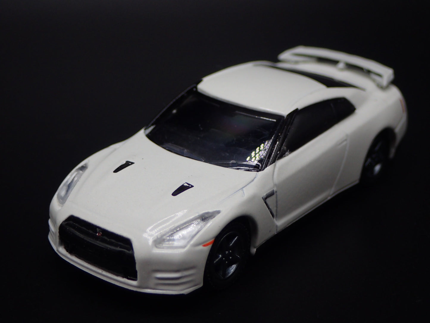 2007-2025 NISSAN SKYLINE GTR R35 WHITE 1:64 SCALE COLLECTIBLE DIECAST MODEL CAR