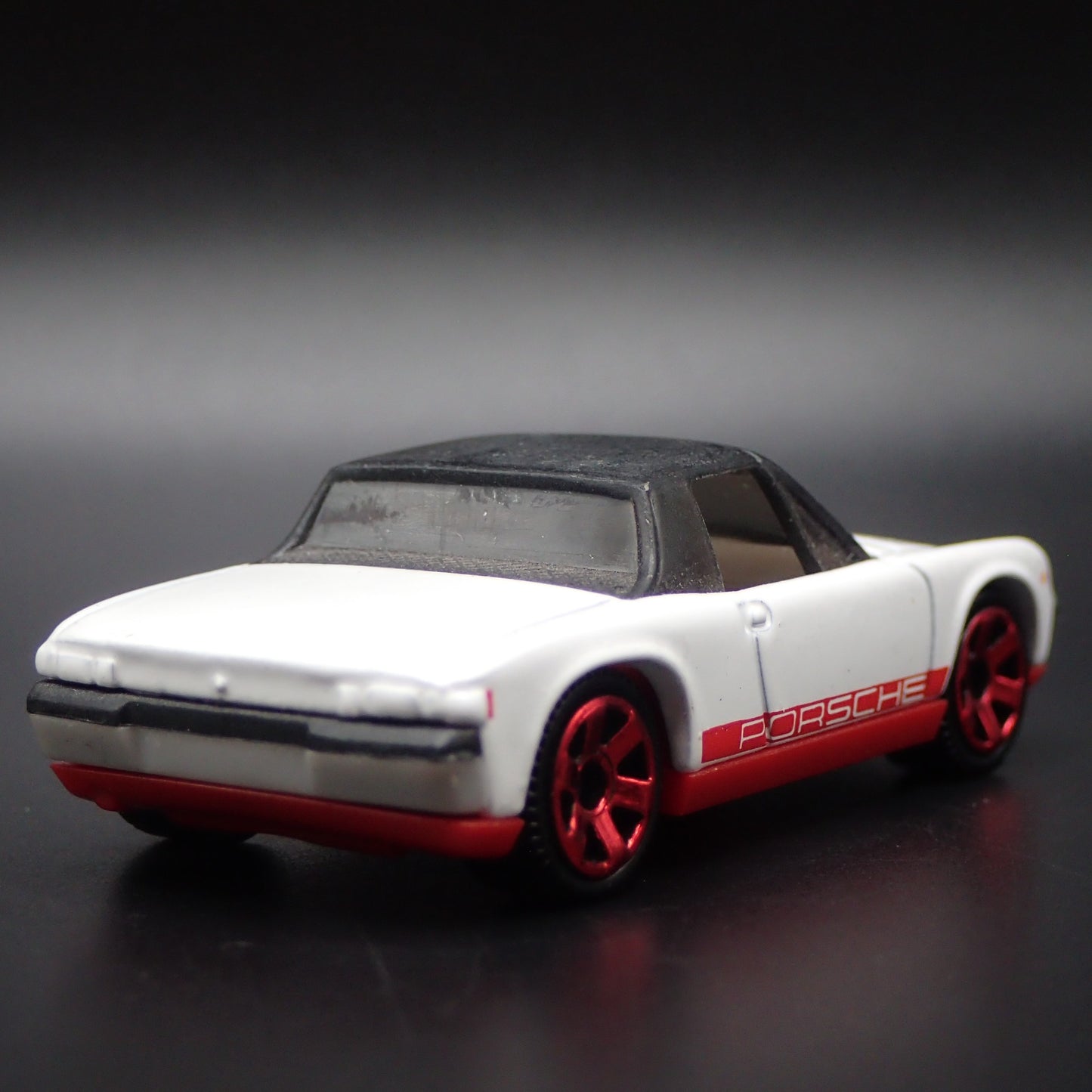 1969-1976 PORSCHE 914 WHITE 1:64 SCALE COLLECTIBLE DIORAMA DIECAST MODEL CAR