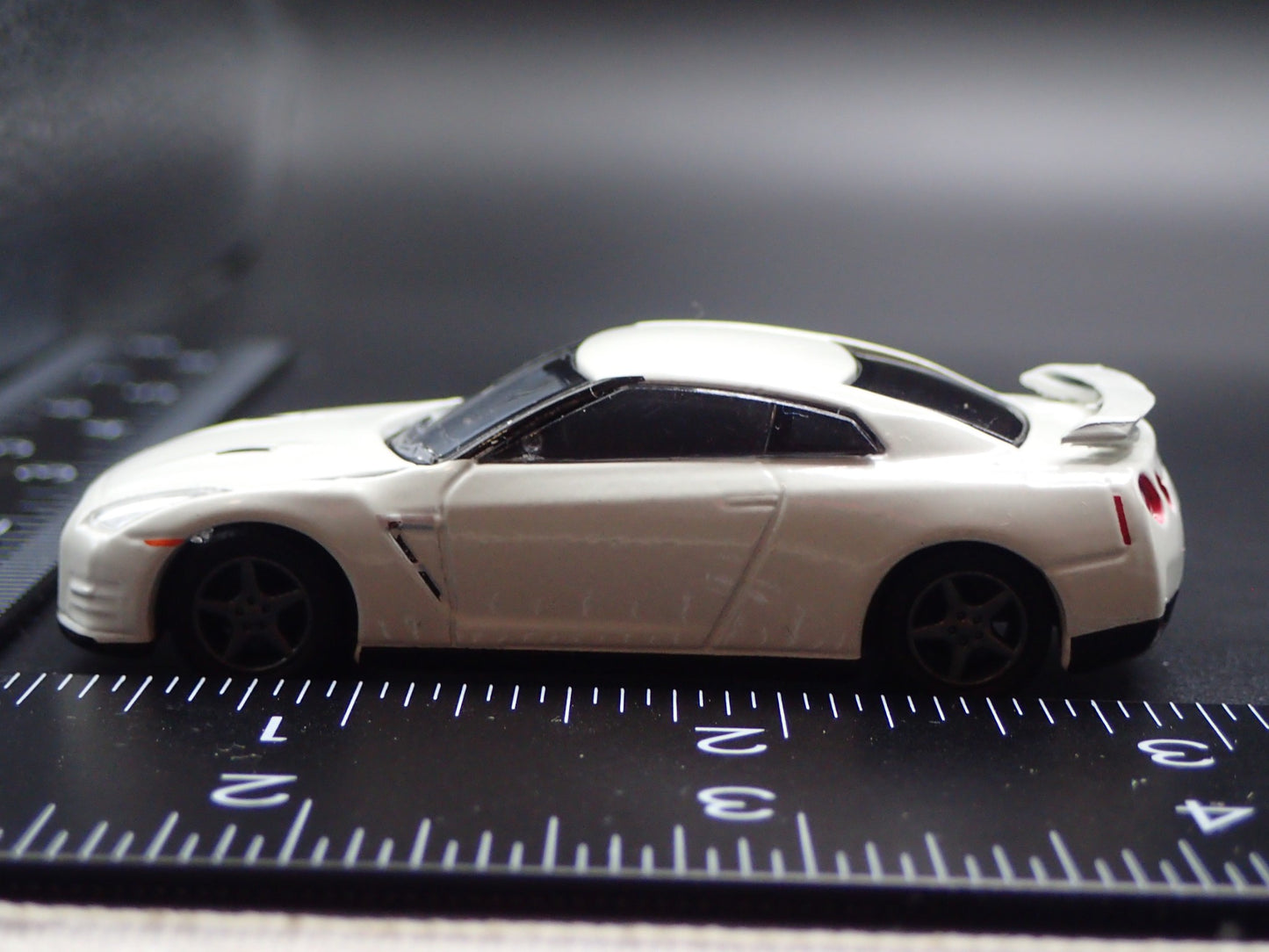 2007-2025 NISSAN SKYLINE GTR R35 WHITE 1:64 SCALE COLLECTIBLE DIECAST MODEL CAR