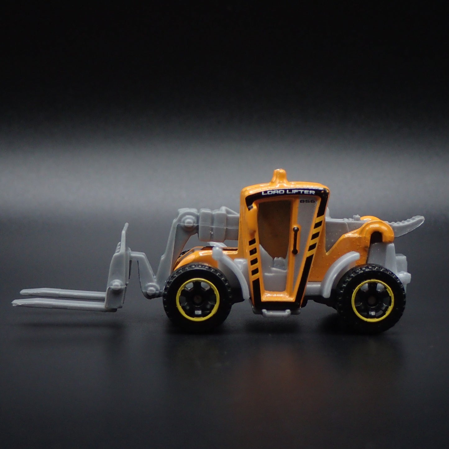 CONSTRUCTION FORKLIFT ORANGE 1:64 MB SCALE COLLECTIBLE DIORAMA DIECAST MODEL CAR