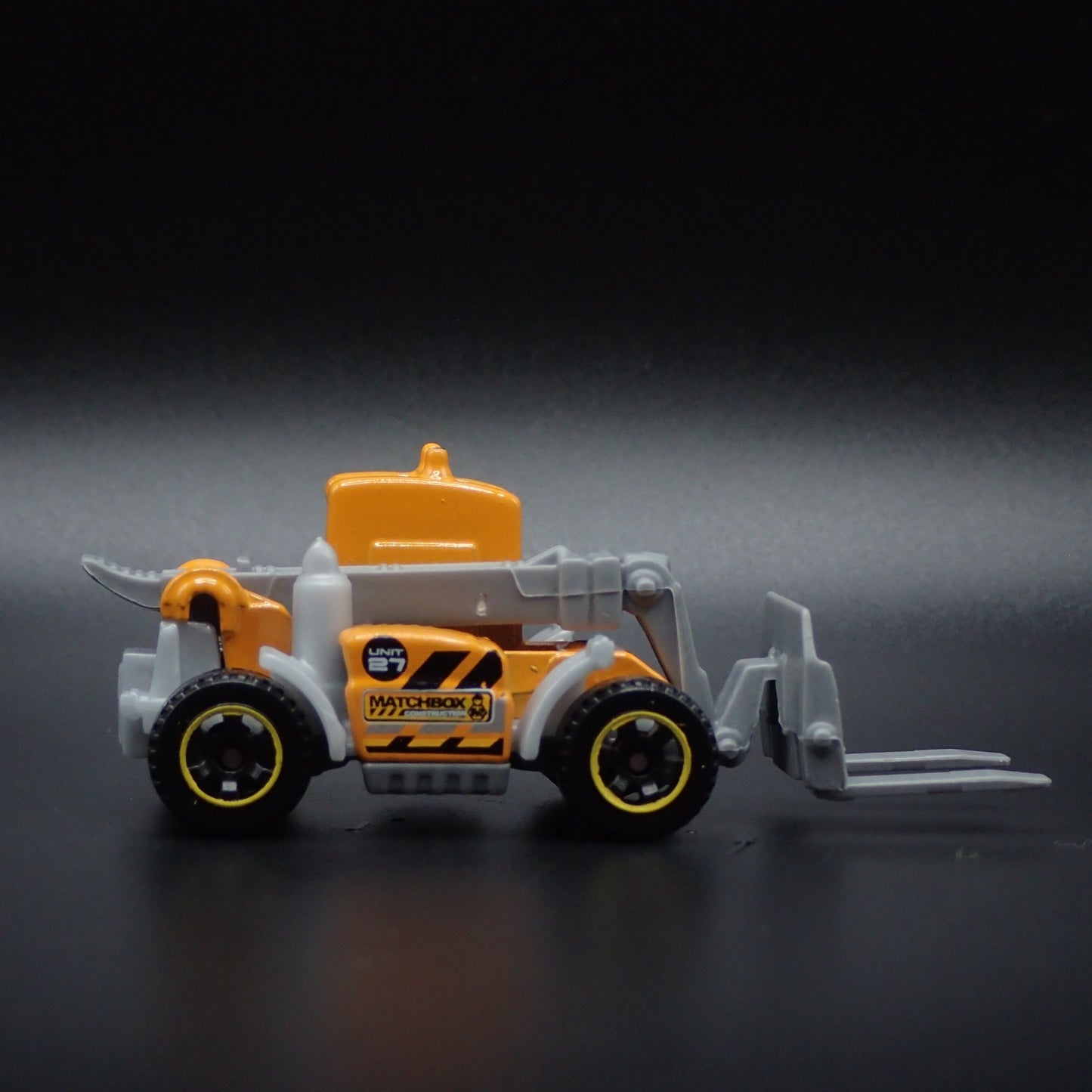 CONSTRUCTION FORKLIFT ORANGE 1:64 MB SCALE COLLECTIBLE DIORAMA DIECAST MODEL CAR