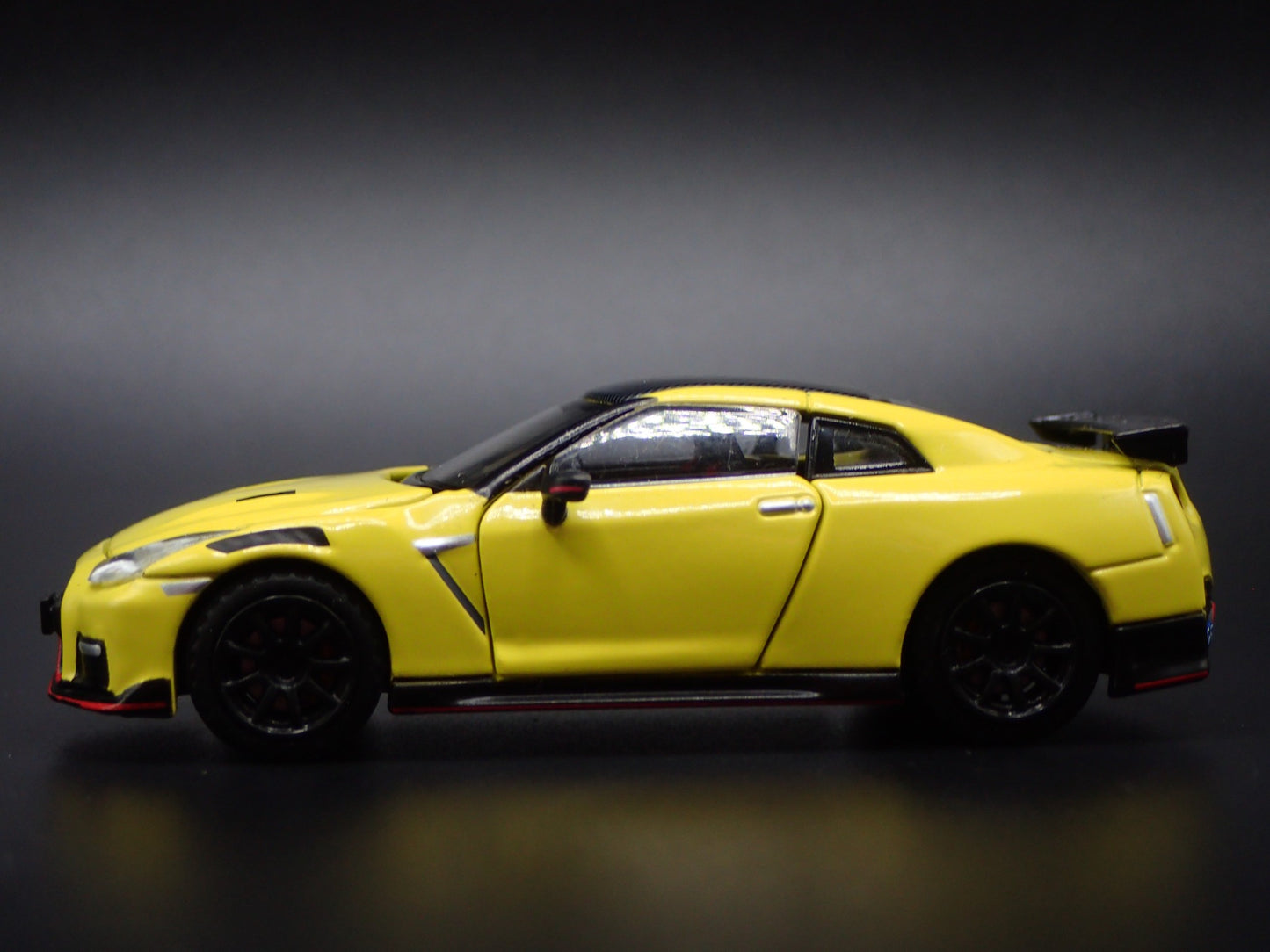 2007-2025 NISSAN GTR R35 NISMO 1:64 SCALE COLLECTIBLE DIORAMA DIECAST MODEL CAR