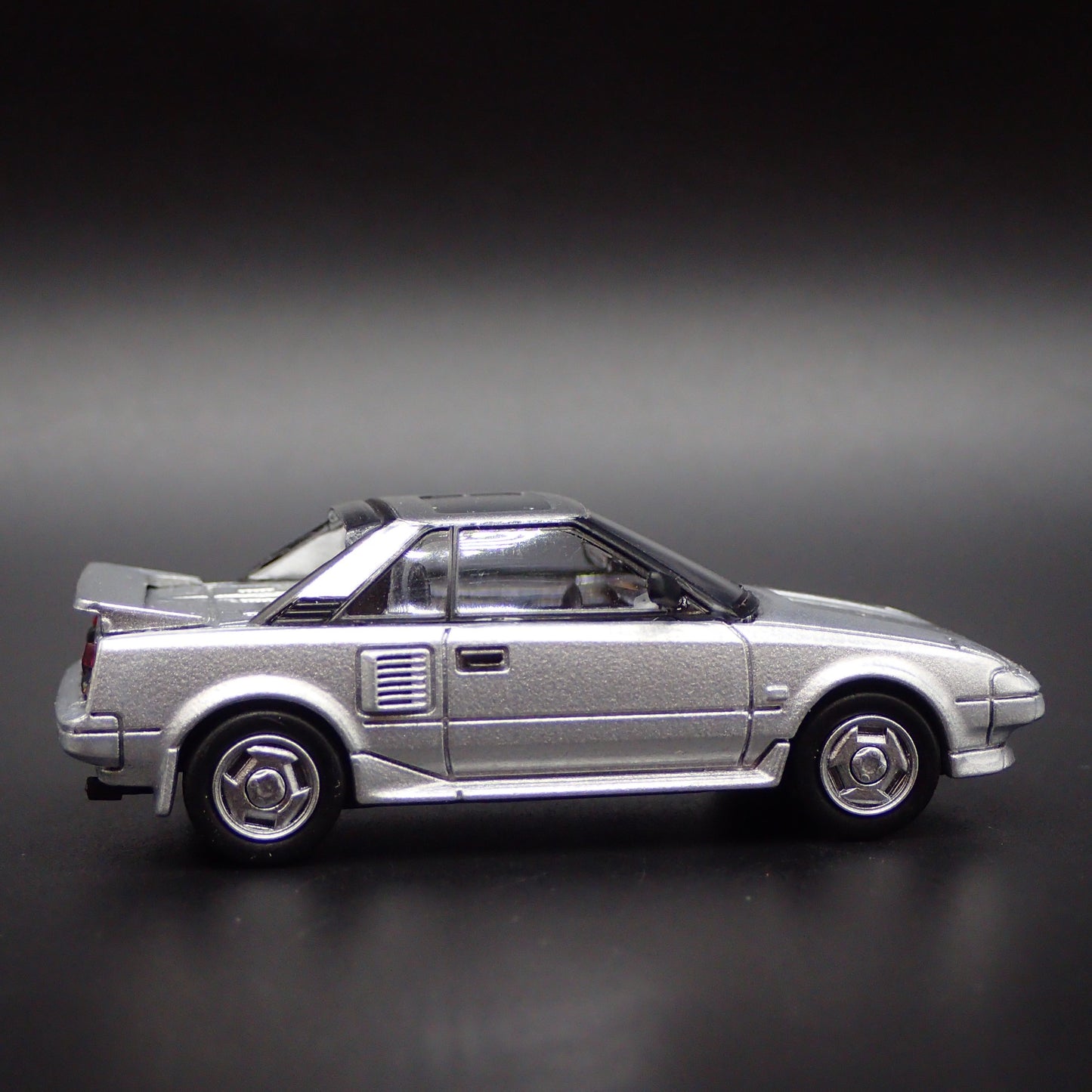 1984-1989 TOYOTA MR2 MK1 RARE 1/64 SCALE COLLECTIBLE DIORAMA DIECAST MODEL CAR