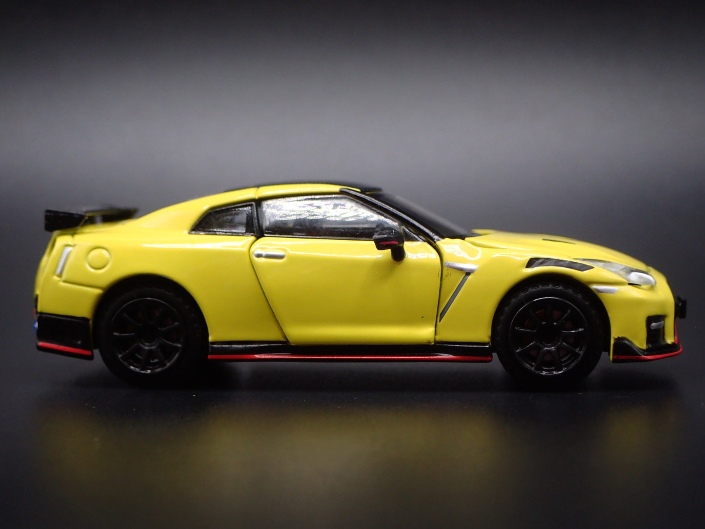 2007-2025 NISSAN GTR R35 NISMO 1:64 SCALE COLLECTIBLE DIORAMA DIECAST MODEL CAR