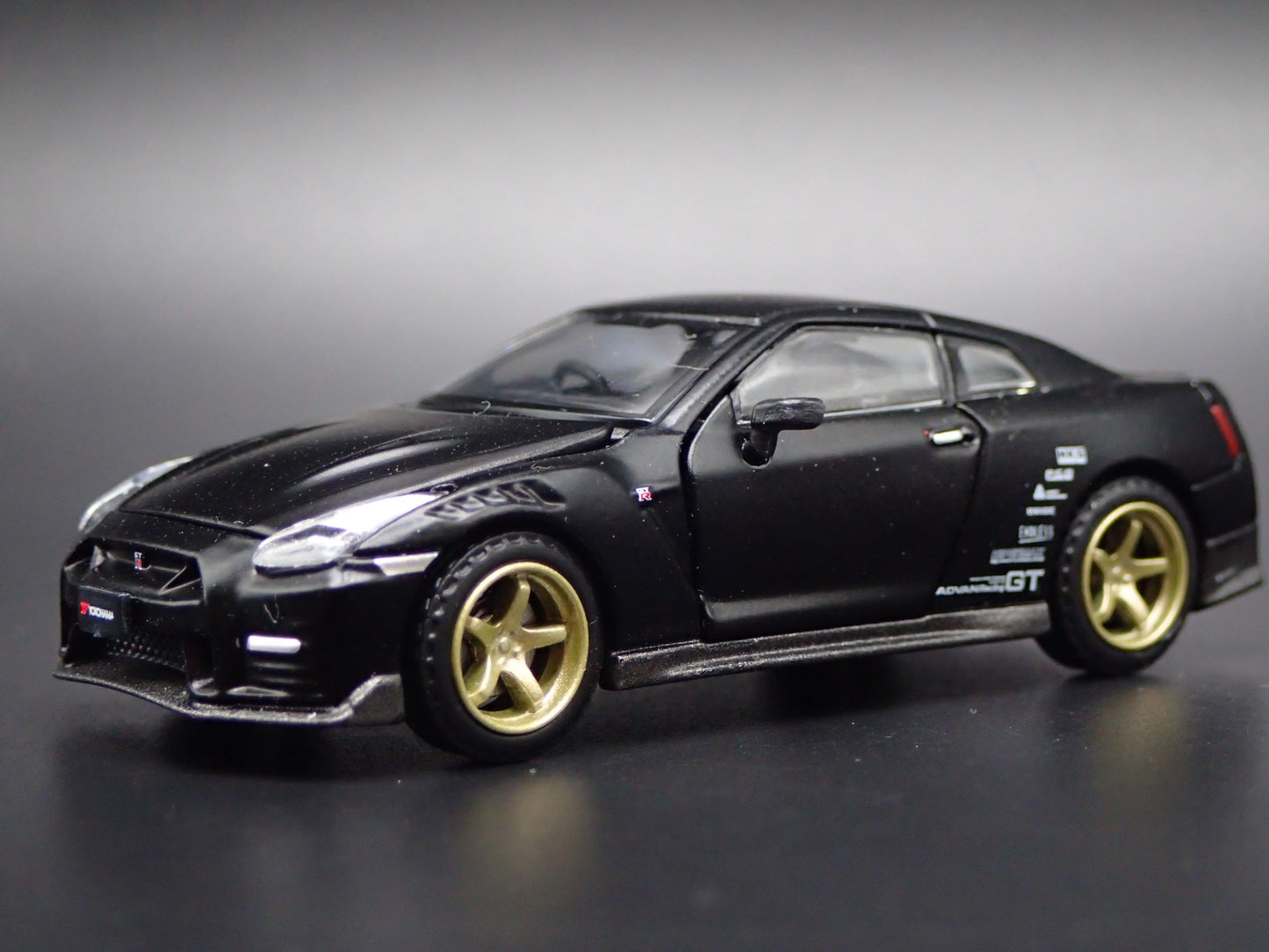 2007-2025 NISSAN GTR R35 BLACK 1:64 SCALE COLLECTIBLE DIORAMA DIECAST MODEL CAR