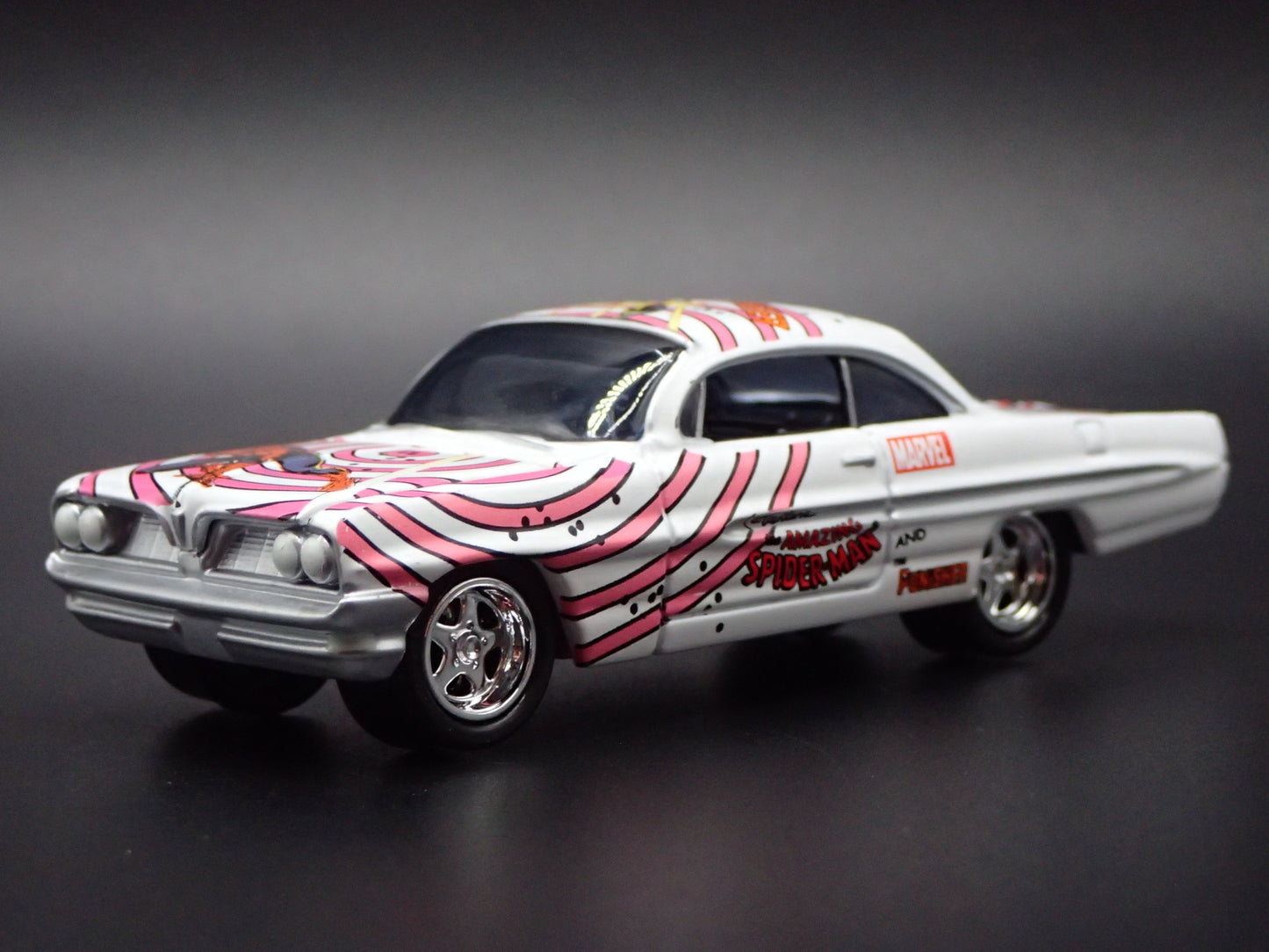 1961 61 PONTIAC VENTURA SPIDERMAN WHITE 1:64 SCALE DIORAMA DIECAST MODEL CAR