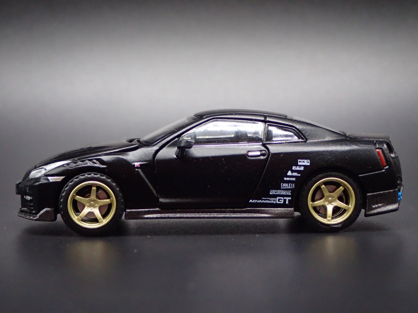 2007-2025 NISSAN GTR R35 BLACK 1:64 SCALE COLLECTIBLE DIORAMA DIECAST MODEL CAR