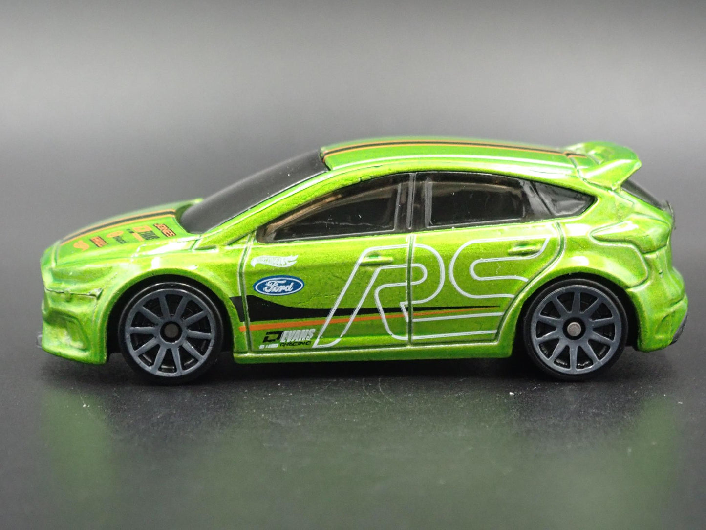 2011 - 2018 FORD FOCUS RS GREEN 1:64 SCALE COLLECTIBLE DIORAMA DIECAST MODEL CAR