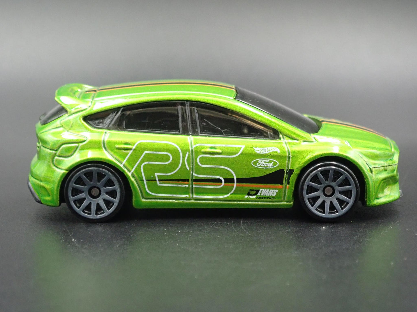 2011 - 2018 FORD FOCUS RS GREEN 1:64 SCALE COLLECTIBLE DIORAMA DIECAST MODEL CAR