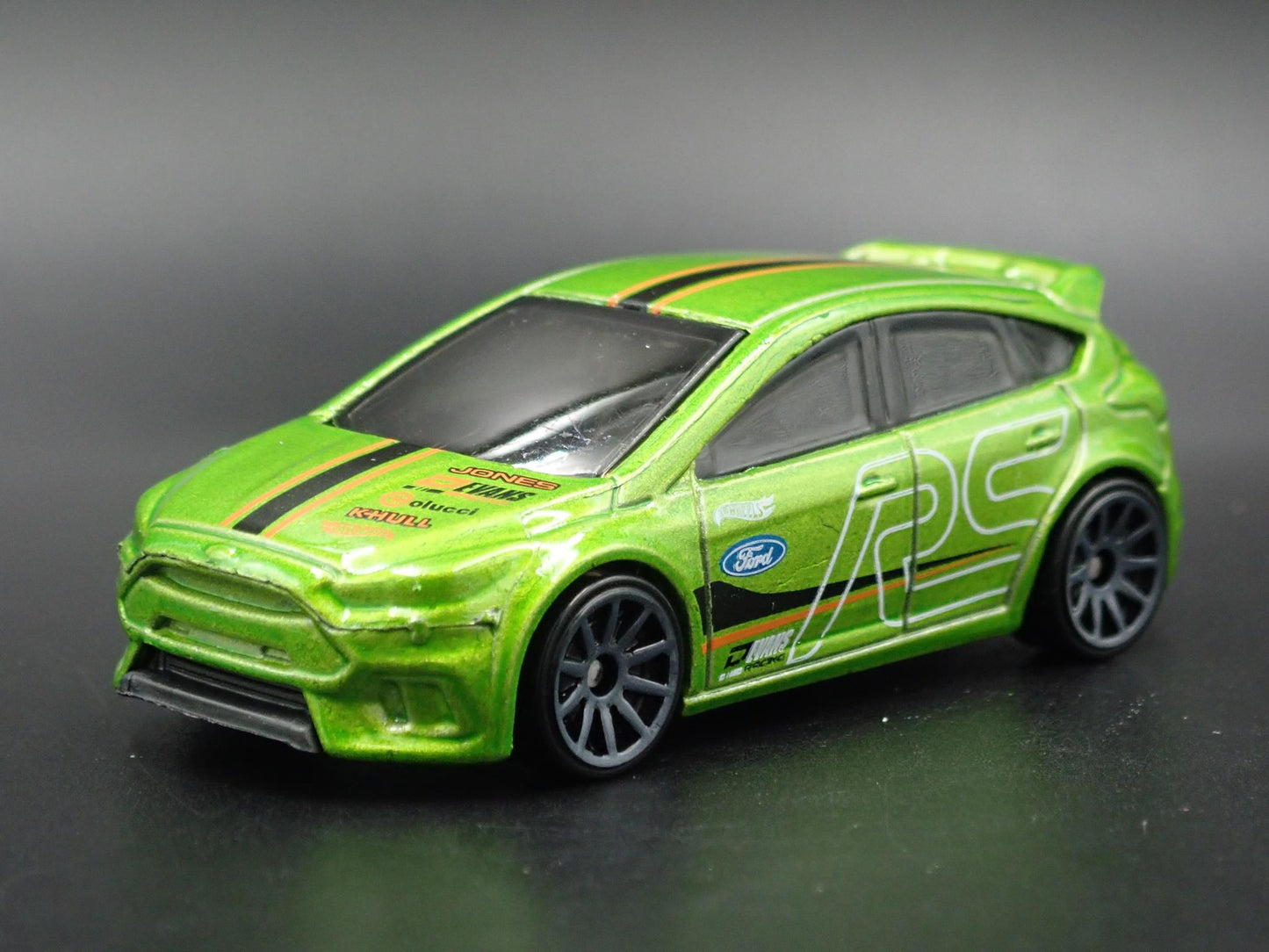2011 - 2018 FORD FOCUS RS GREEN 1:64 SCALE COLLECTIBLE DIORAMA DIECAST MODEL CAR