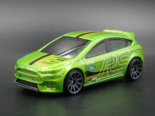 2011 - 2018 FORD FOCUS RS GREEN 1:64 SCALE COLLECTIBLE DIORAMA DIECAST MODEL CAR