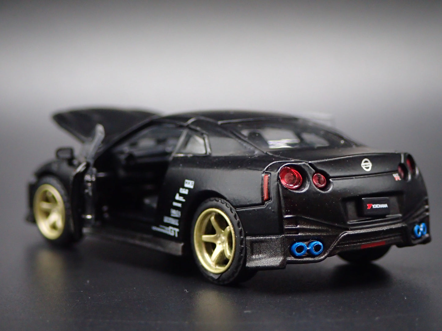 2007-2025 NISSAN GTR R35 BLACK 1:64 SCALE COLLECTIBLE DIORAMA DIECAST MODEL CAR