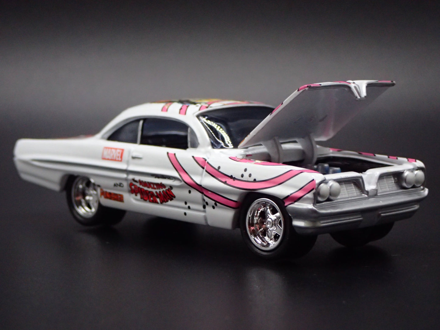 1961 61 PONTIAC VENTURA SPIDERMAN WHITE 1:64 SCALE DIORAMA DIECAST MODEL CAR