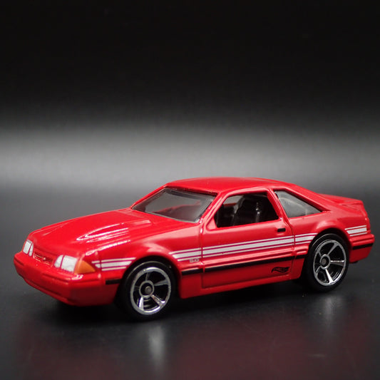 1992 92 FORD MUSTANG FOX BODY RED 1/64 SCALE COLLECTIBLE DIECAST MODEL CAR
