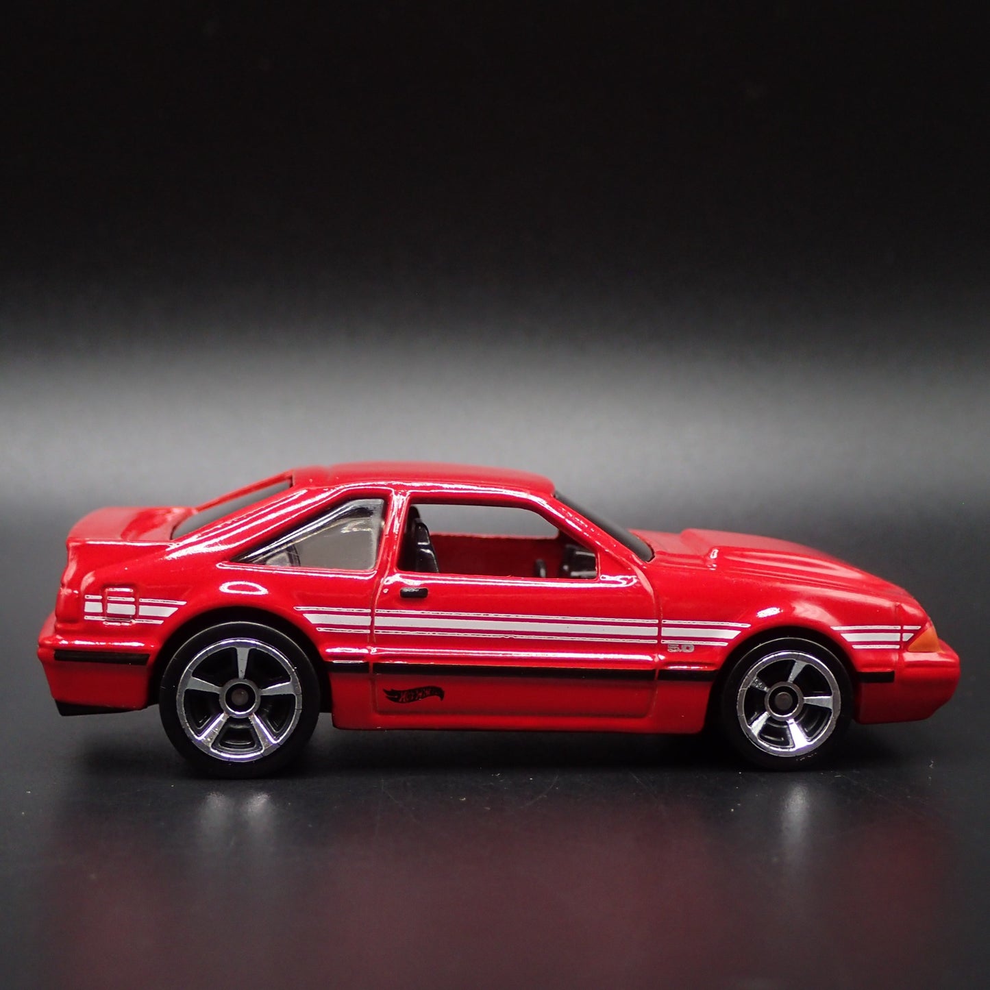 1992 92 FORD MUSTANG FOX BODY RED 1/64 SCALE COLLECTIBLE DIECAST MODEL CAR