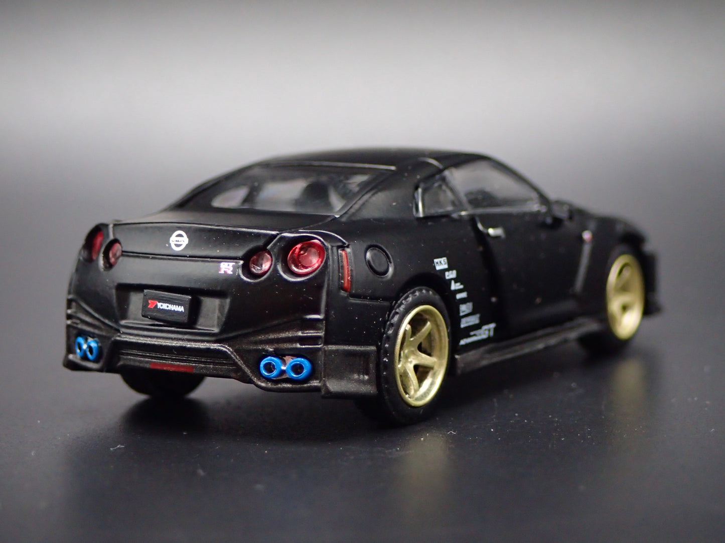 2007-2025 NISSAN GTR R35 BLACK 1:64 SCALE COLLECTIBLE DIORAMA DIECAST MODEL CAR