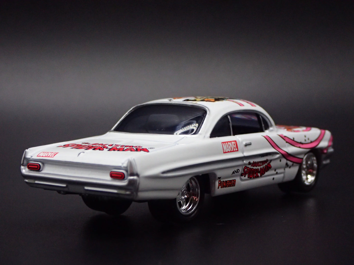 1961 61 PONTIAC VENTURA SPIDERMAN WHITE 1:64 SCALE DIORAMA DIECAST MODEL CAR